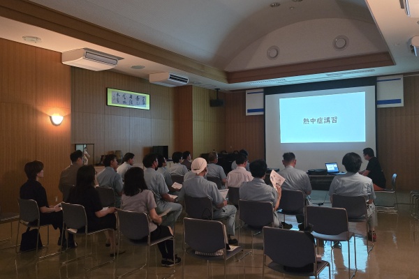 熱中症講習会を行いました。